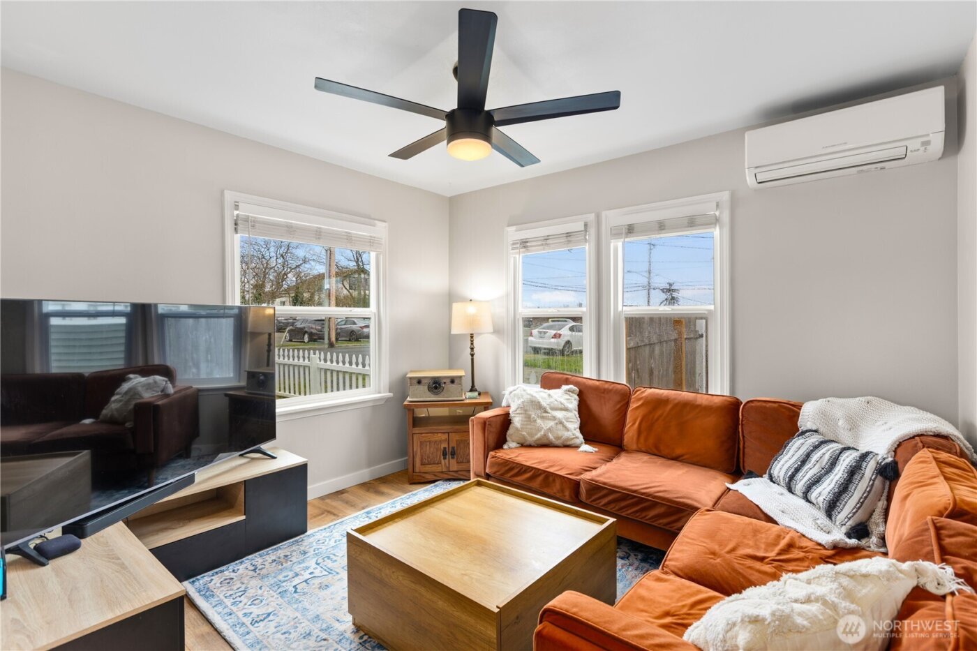 951 SE Dock Street , Oak Harbor, WA 98277