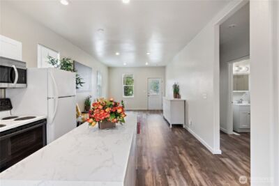 1521 E Spruce Street , Seattle, WA 98122 - Photo 3