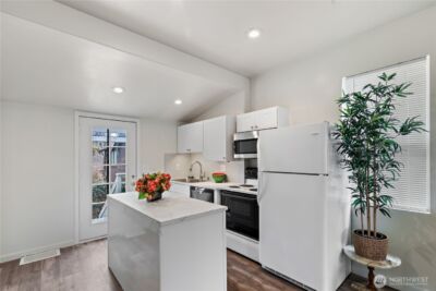 1521 E Spruce Street , Seattle, WA 98122 - Photo 4