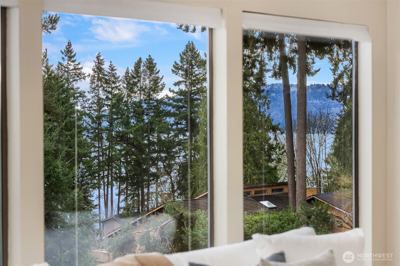 18430 NE 15th Place , Bellevue, WA 98008