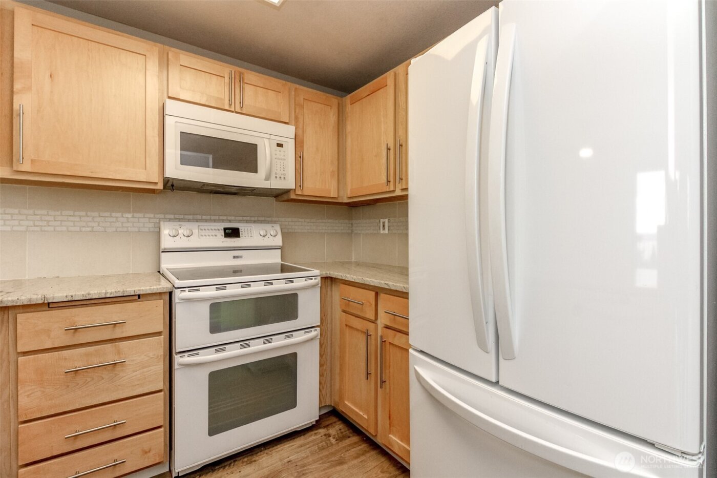 28606 16th Avenue S #303, Federal Way, WA 98003-3636