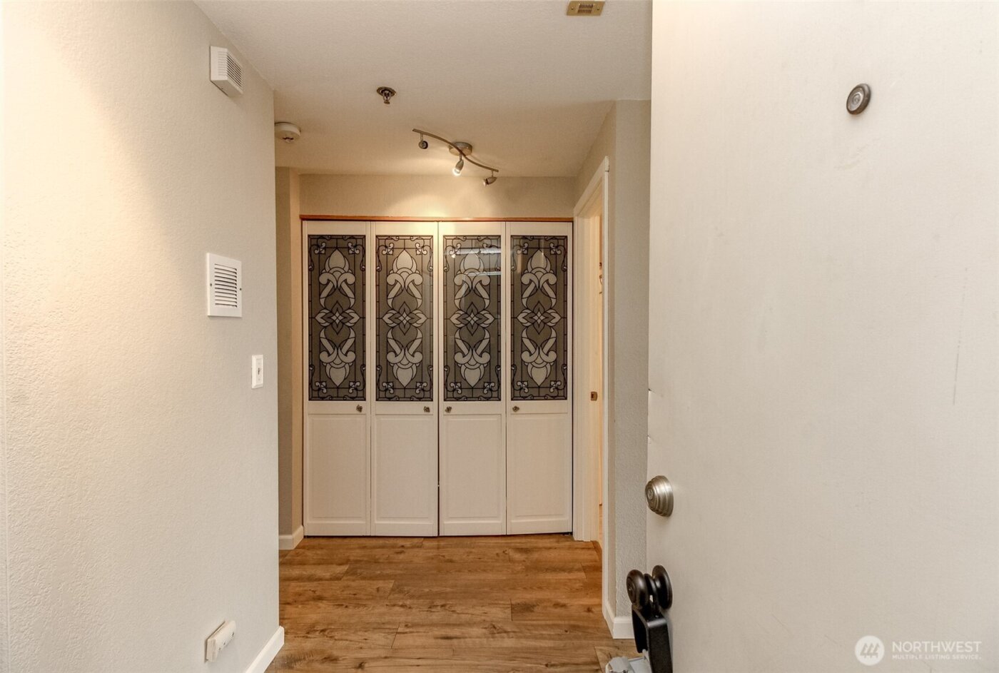 28606 16th Avenue S #303, Federal Way, WA 98003-3636