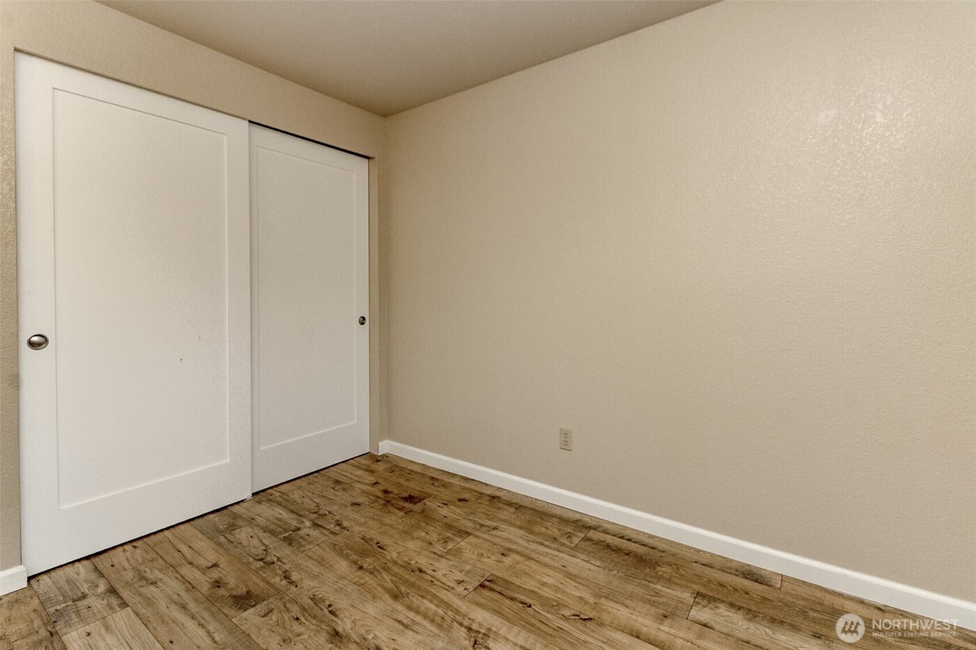 28606 16th Avenue S #303, Federal Way, WA 98003-3636