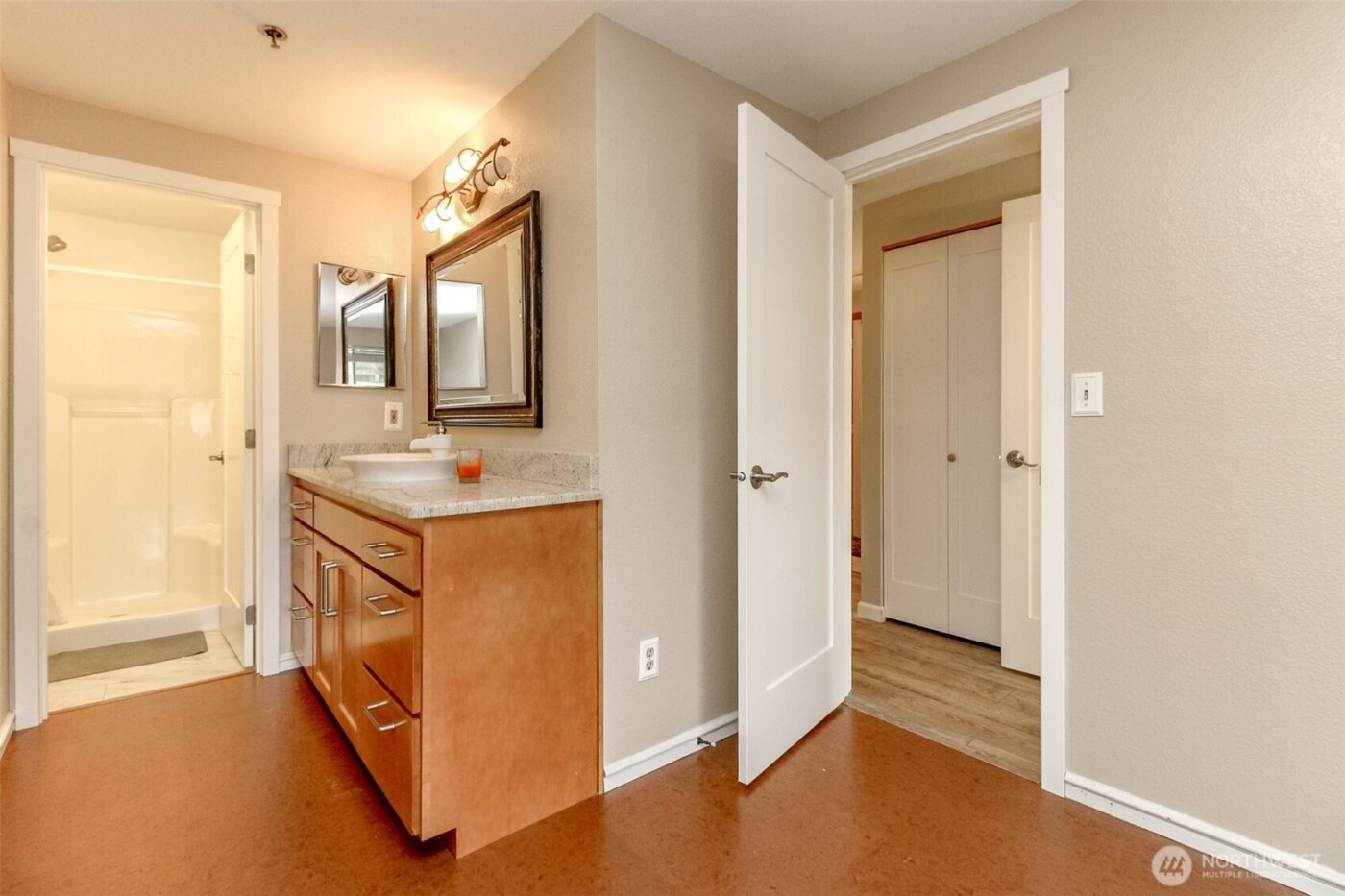 28606 16th Avenue S #303, Federal Way, WA 98003-3636