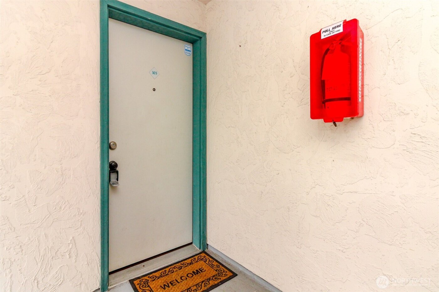 28606 16th Avenue S #303, Federal Way, WA 98003-3636