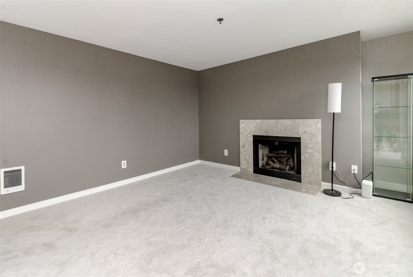 28606 16th Avenue S #303, Federal Way, WA 98003-3636