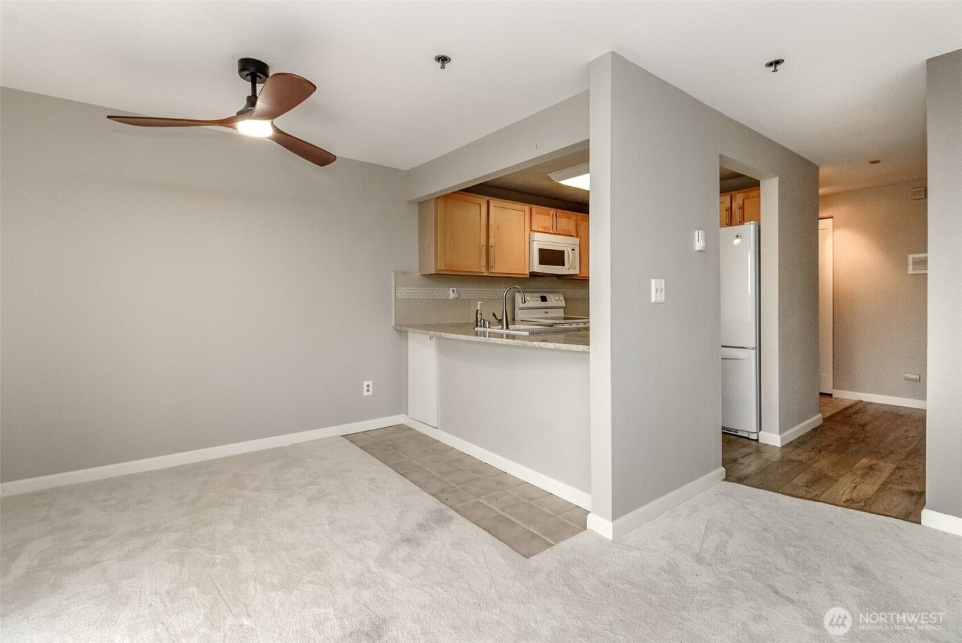 28606 16th Avenue S #303, Federal Way, WA 98003-3636