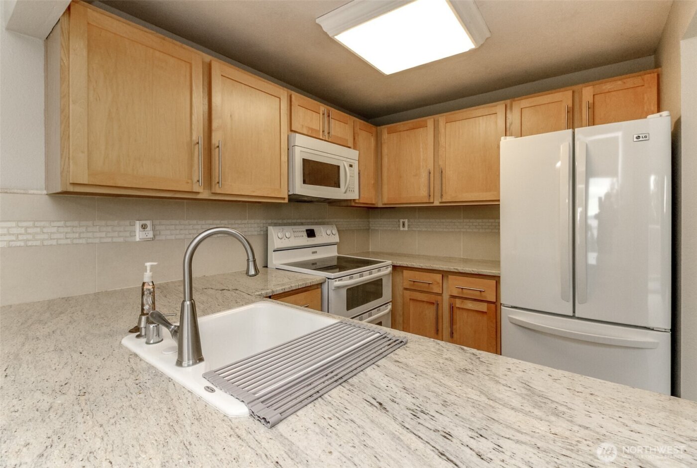 28606 16th Avenue S #303, Federal Way, WA 98003-3636