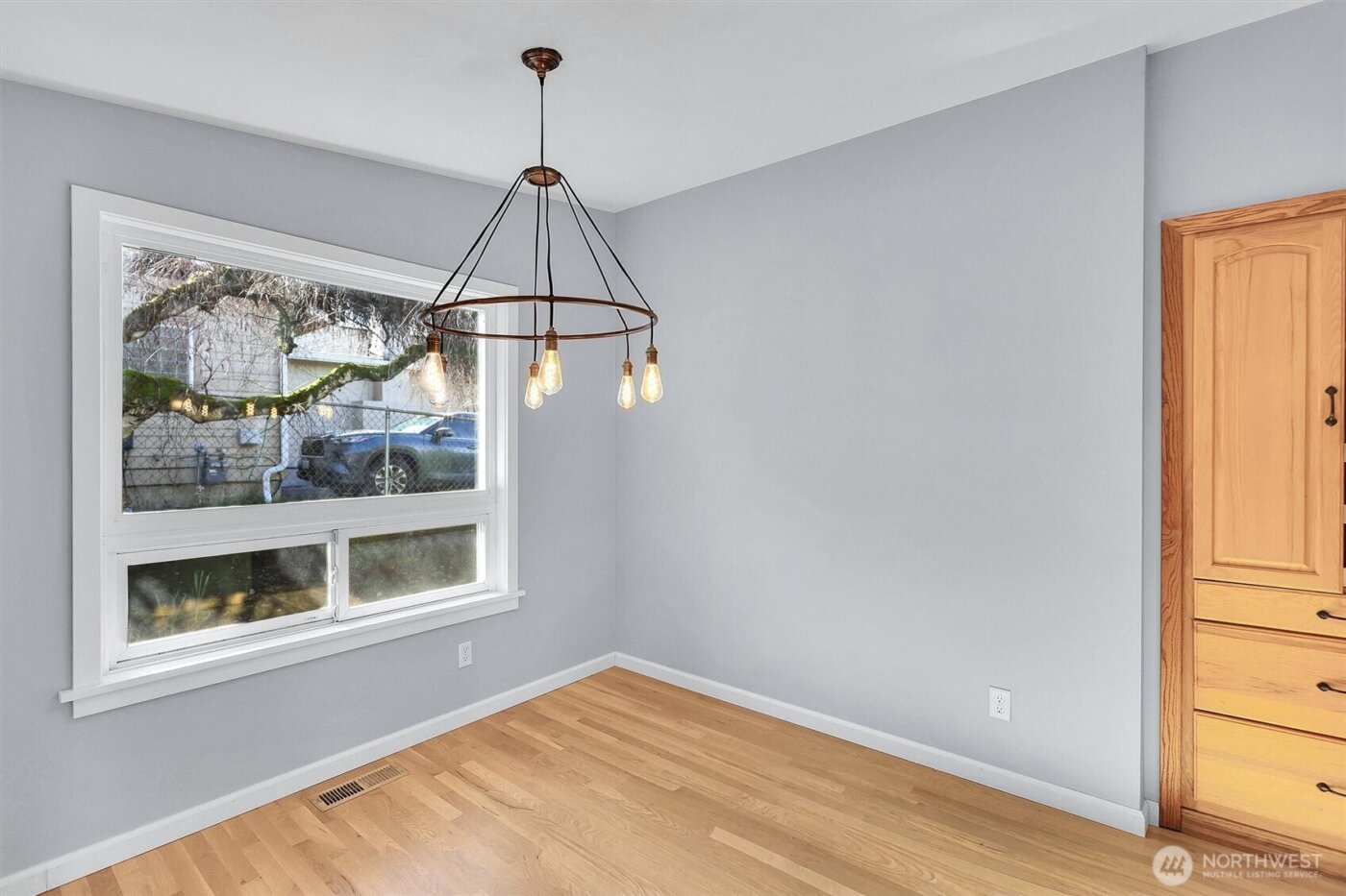 9220 10th Avenue SW, Seattle, WA 98106