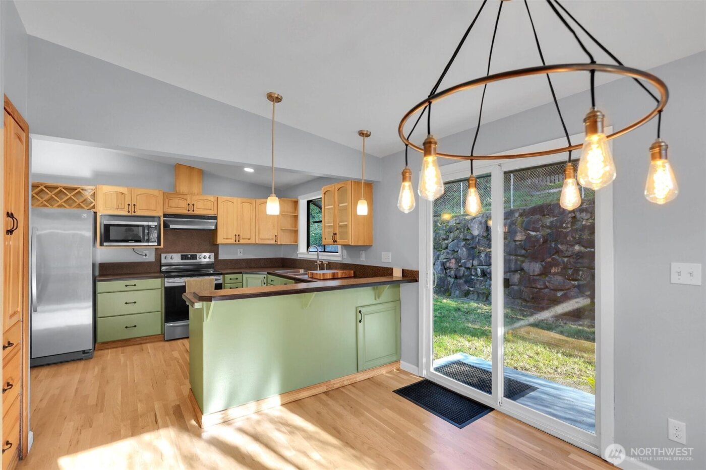 9220 10th Avenue SW, Seattle, WA 98106