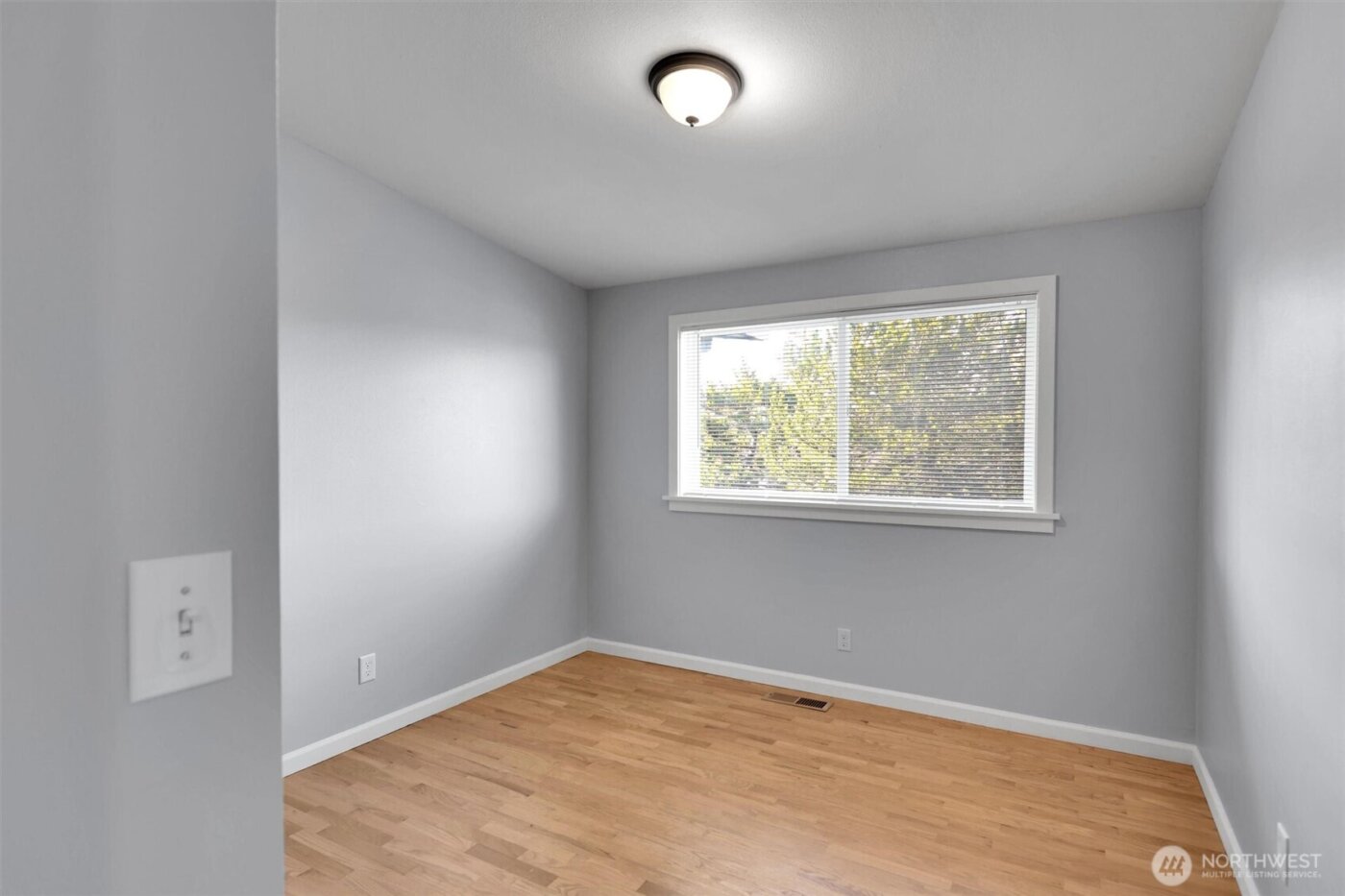 9220 10th Avenue SW, Seattle, WA 98106