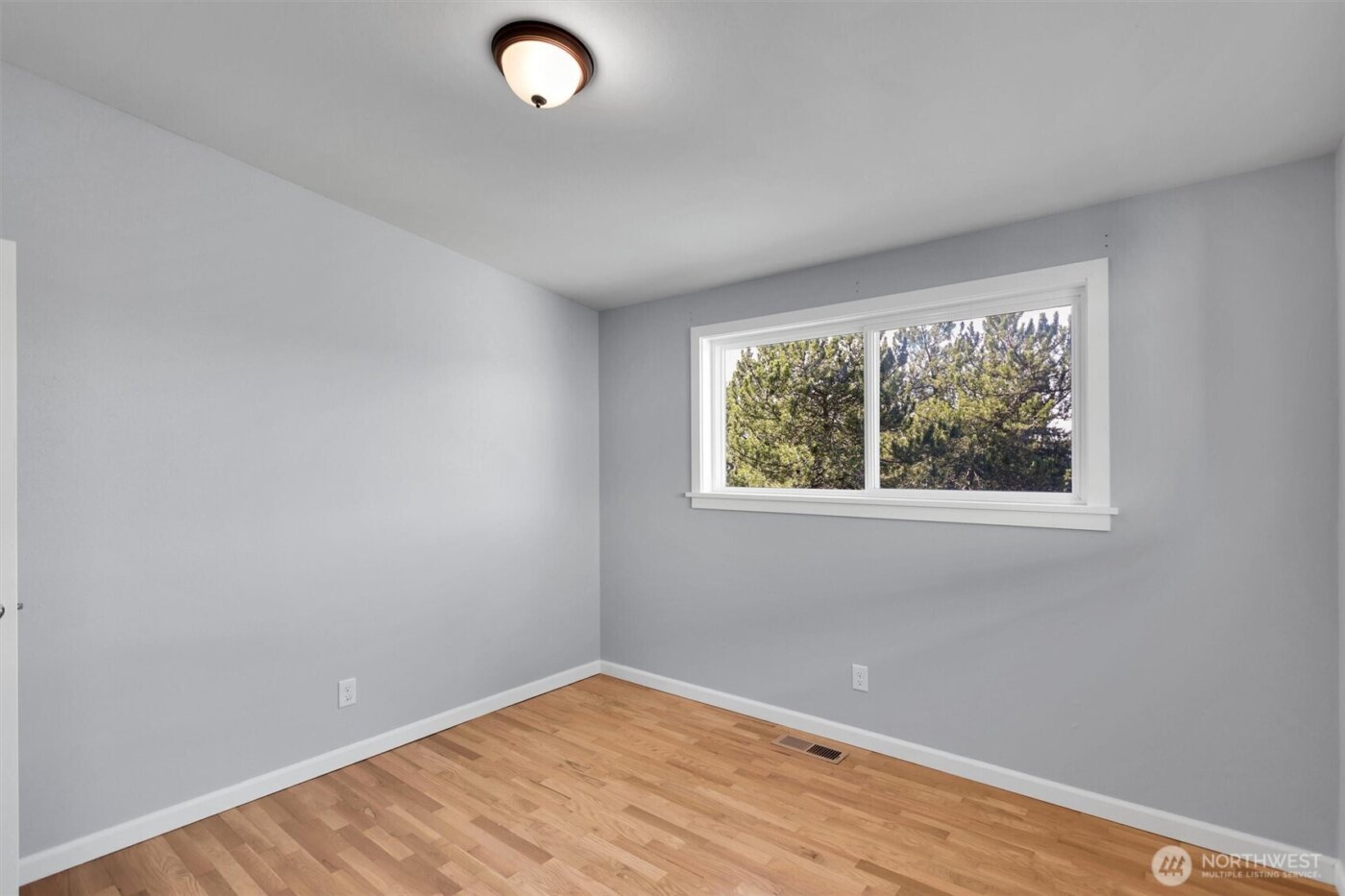 9220 10th Avenue SW, Seattle, WA 98106