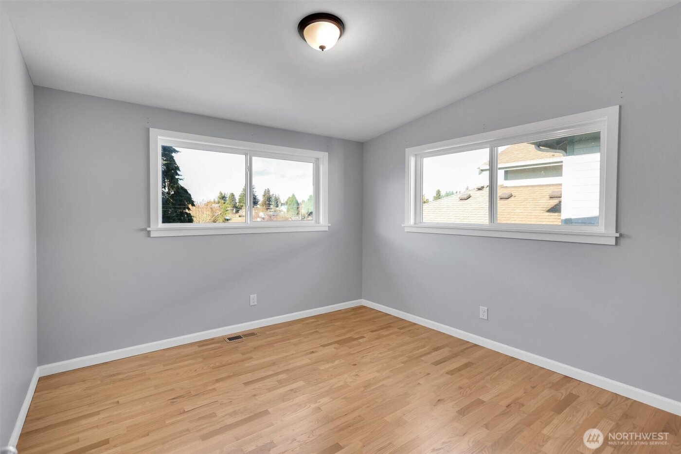 9220 10th Avenue SW, Seattle, WA 98106