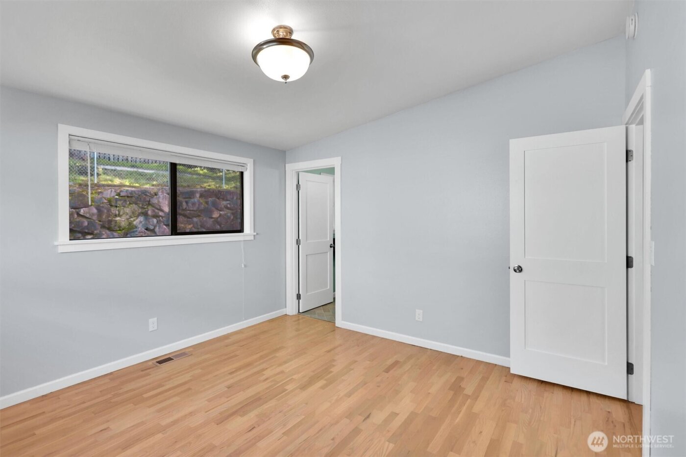 9220 10th Avenue SW, Seattle, WA 98106