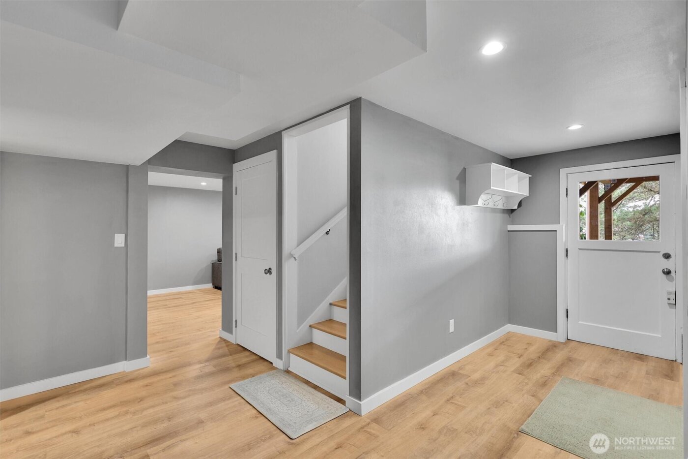 9220 10th Avenue SW, Seattle, WA 98106