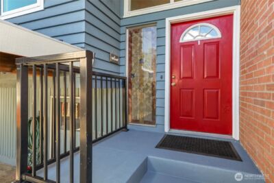 9220 10th Avenue SW, Seattle, WA 98106 - Photo 3