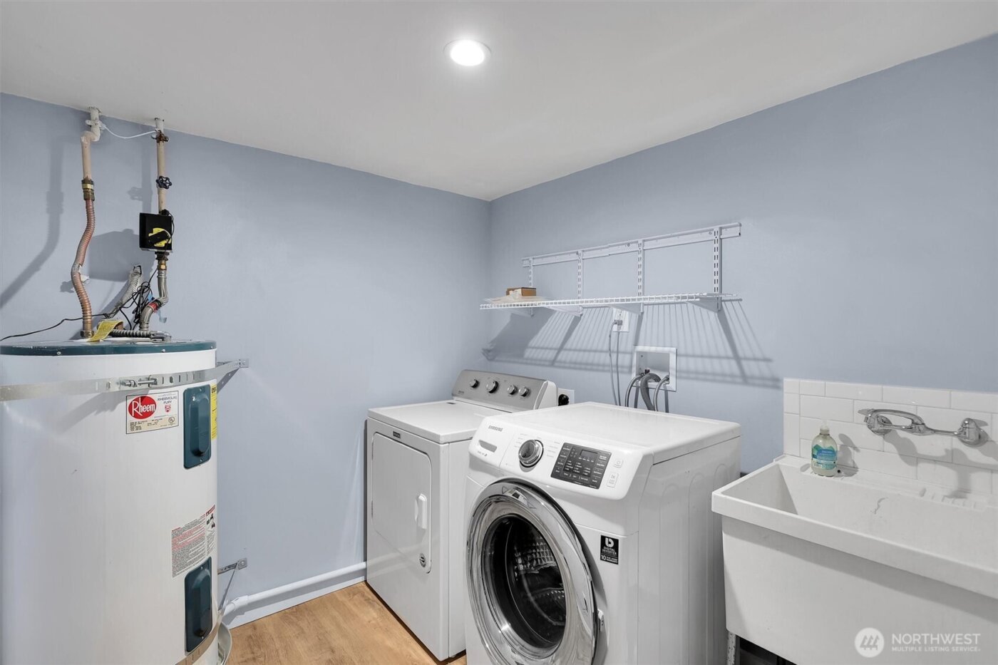 9220 10th Avenue SW, Seattle, WA 98106