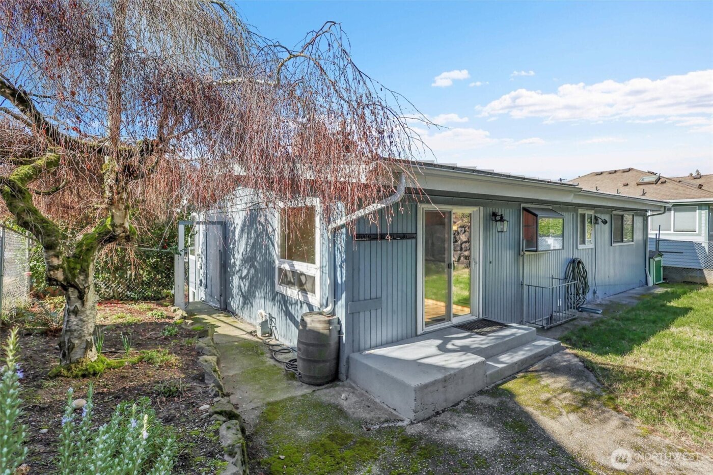 9220 10th Avenue SW, Seattle, WA 98106