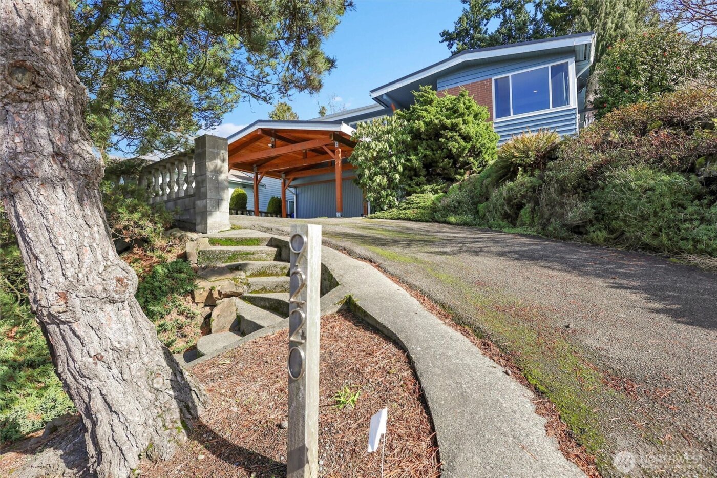 9220 10th Avenue SW, Seattle, WA 98106