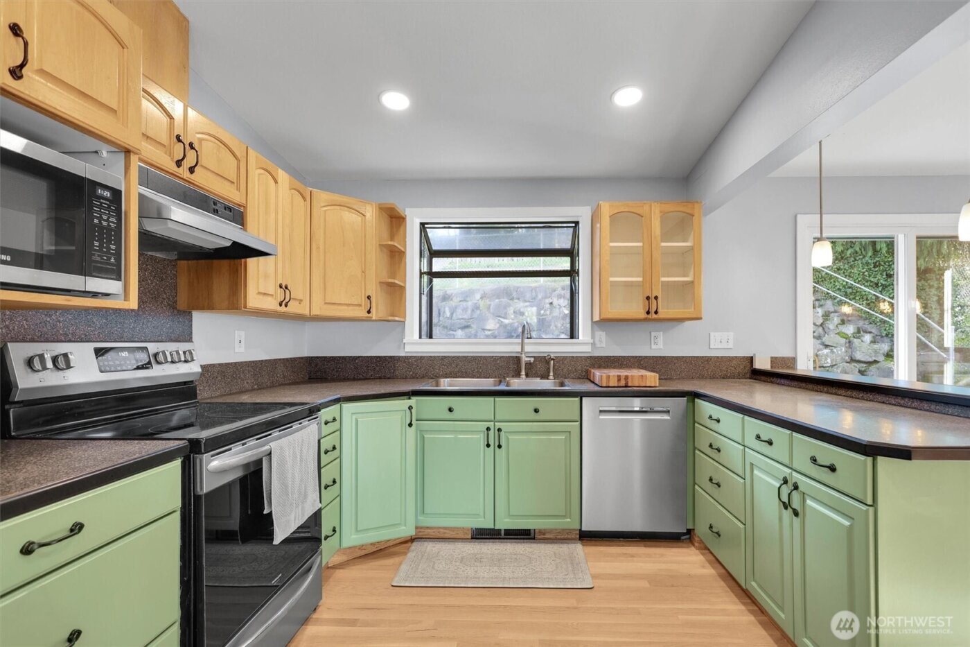 9220 10th Avenue SW, Seattle, WA 98106