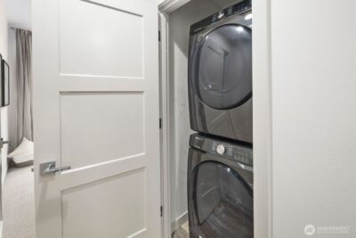 8042 B 35th Avenue NE, Seattle, WA 98115 - Photo 18