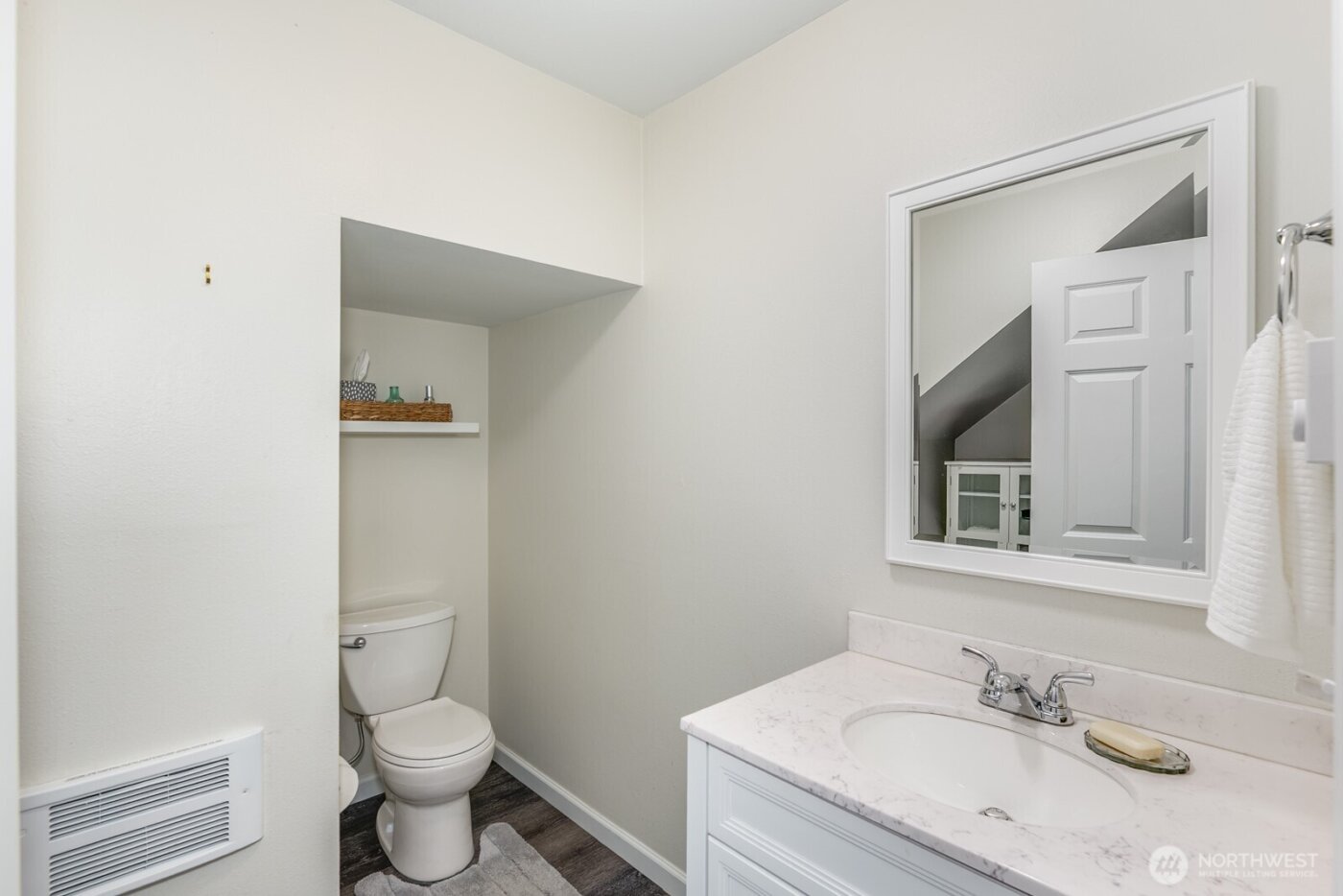 7821 196th Street SW #B, Edmonds, WA 98026