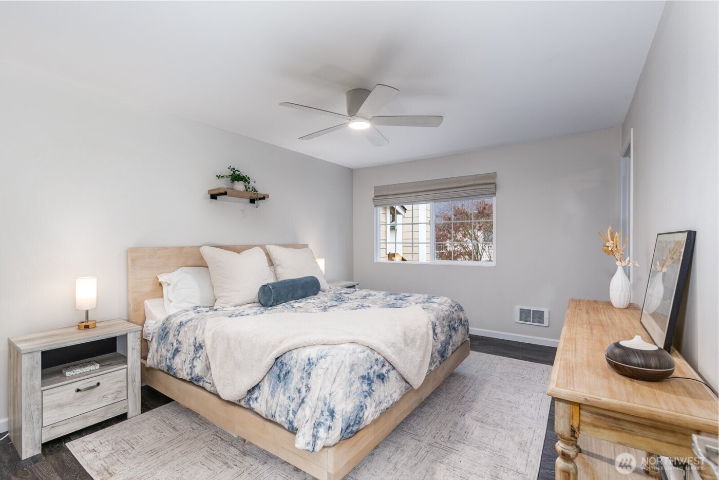 7821 196th Street SW #B, Edmonds, WA 98026