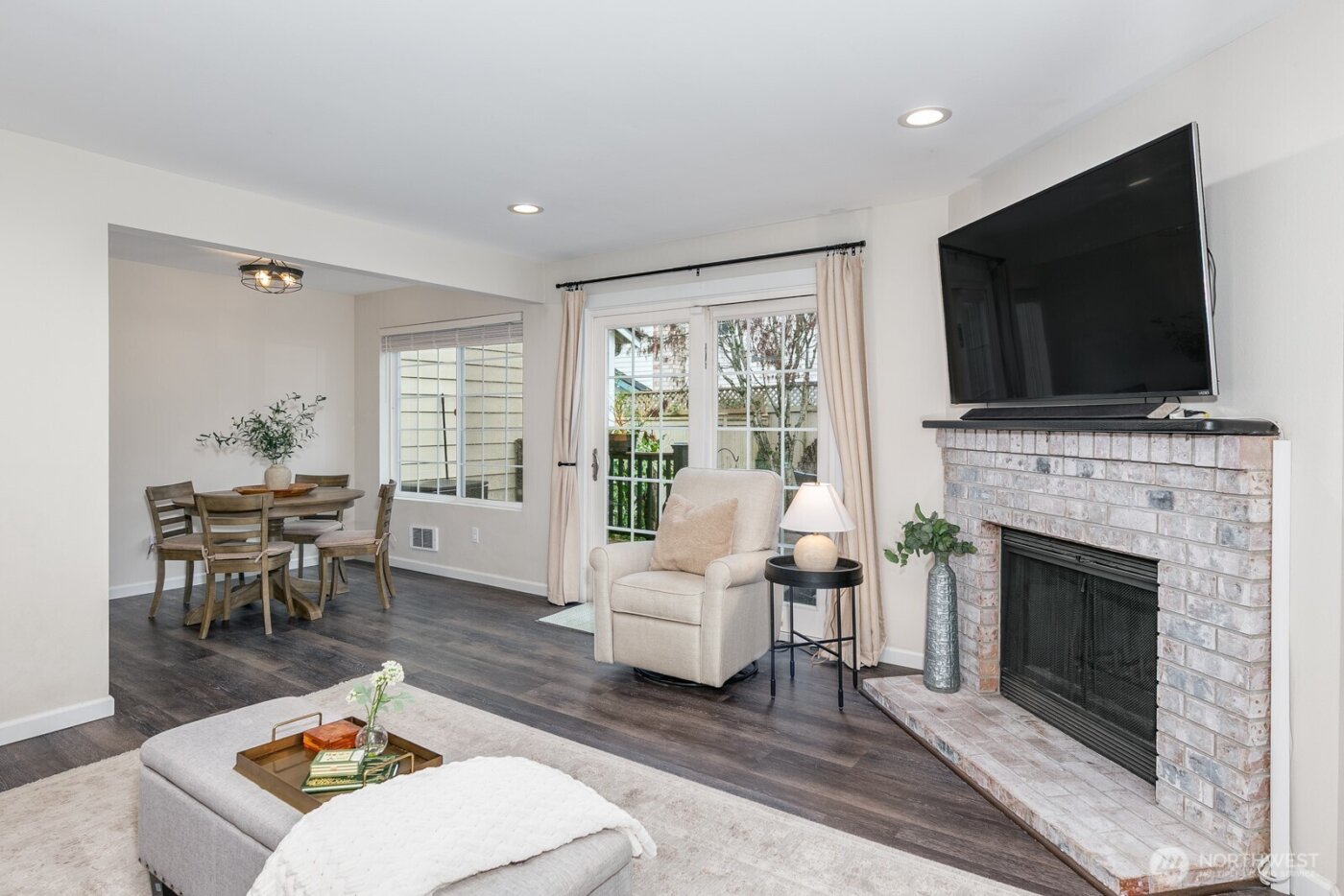 7821 196th Street SW #B, Edmonds, WA 98026