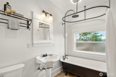 1617 33rd Avenue , Seattle, WA 98122 - Photo 5