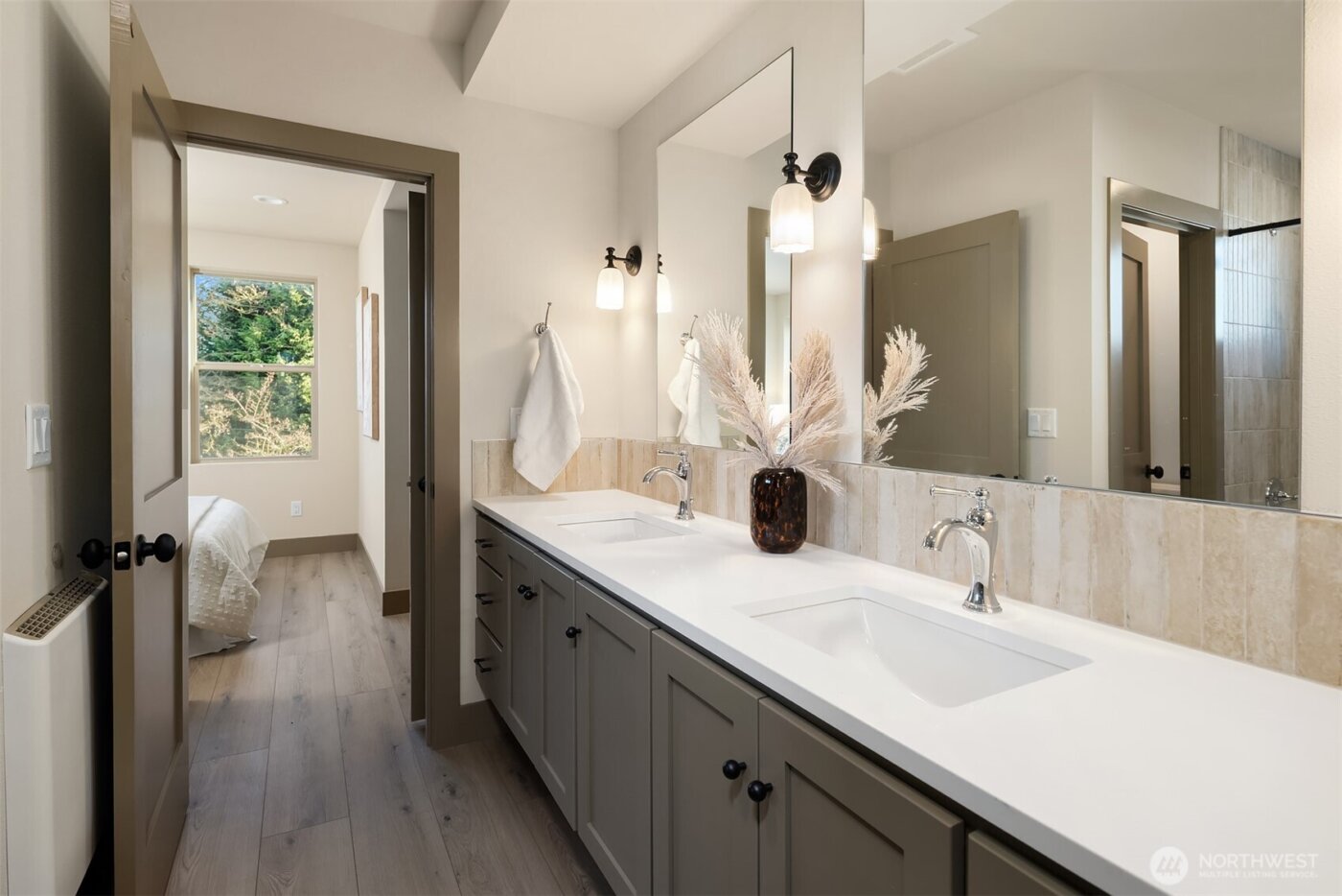 5037 25th Avenue SW, Seattle, WA 98106