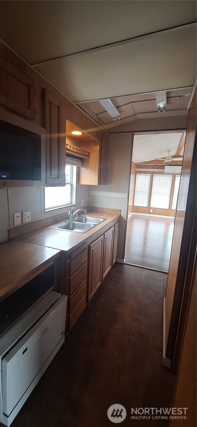 2400 DONOVAN Avenue #16, Bellingham, WA 98225