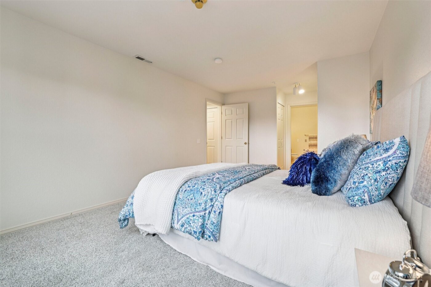 3935 226th Place SE #207, Issaquah, WA 98029