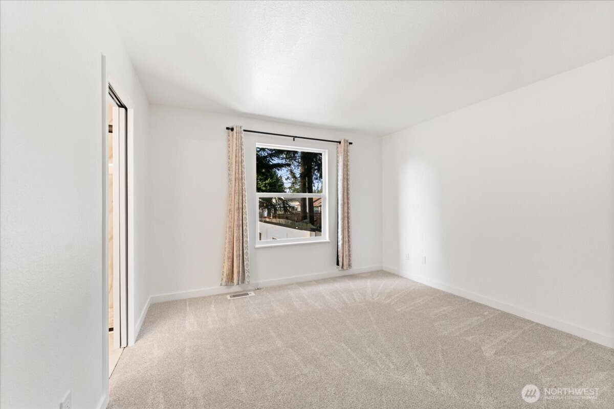 12324 SE 223rd Drive , Kent, WA 98031