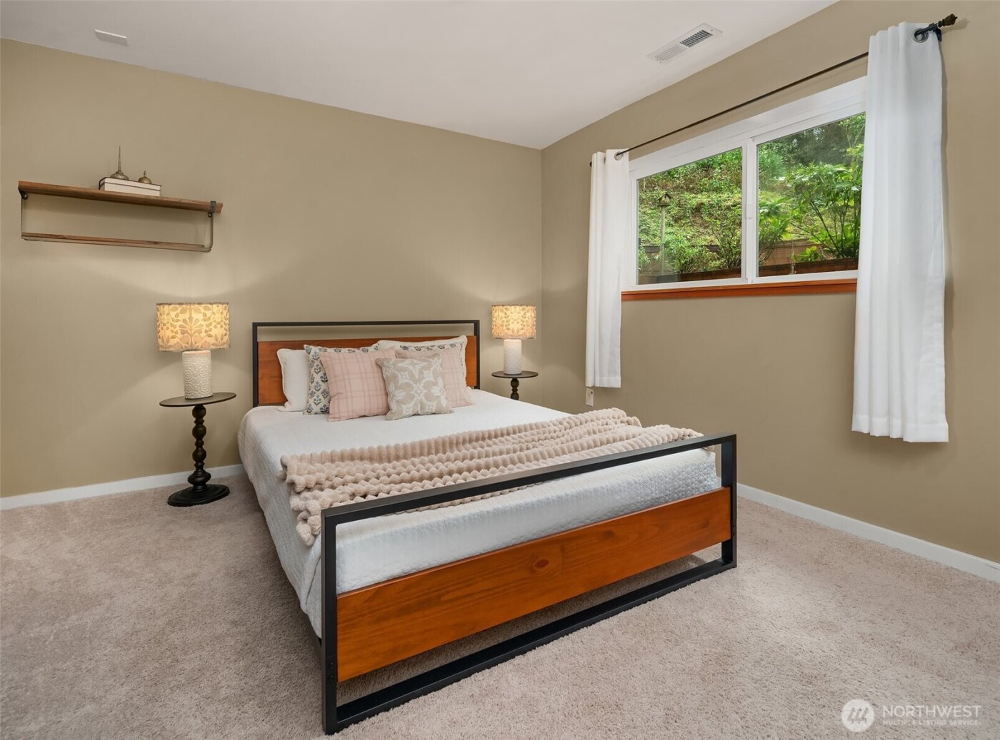 8121 SW 222nd Place , Vashon, WA 98070