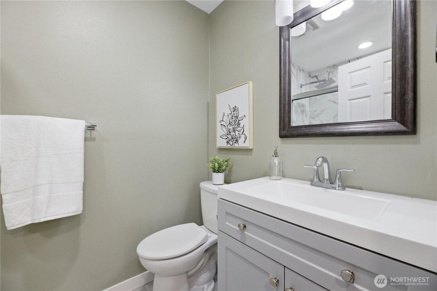 21015 30th Street Ct E, Lake Tapps, WA 98391