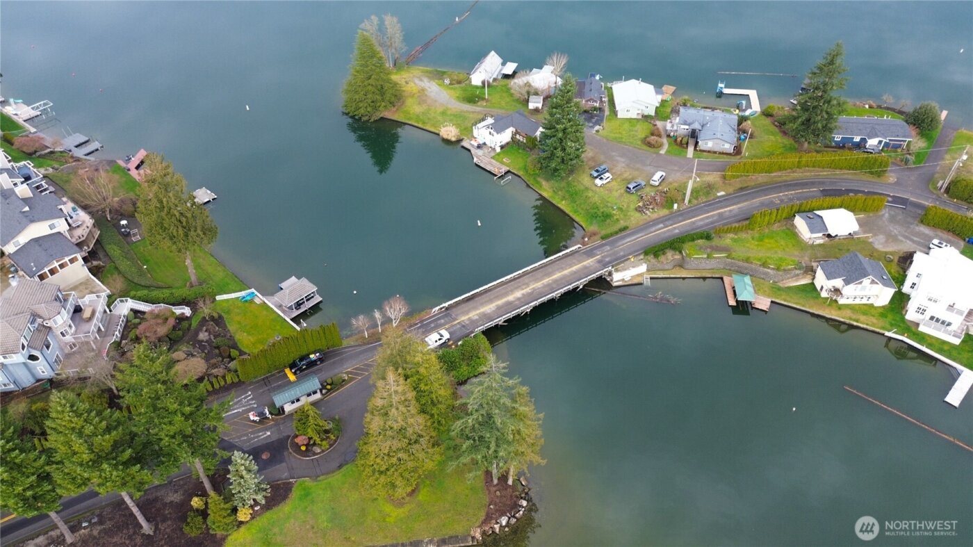 21015 30th Street Ct E, Lake Tapps, WA 98391