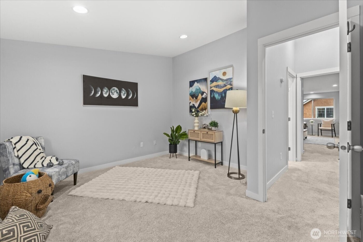 930 N 96th Street , Seattle, WA 98103