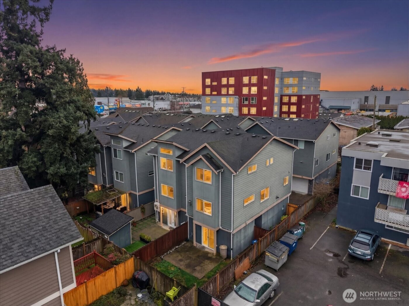 930 N 96th Street , Seattle, WA 98103