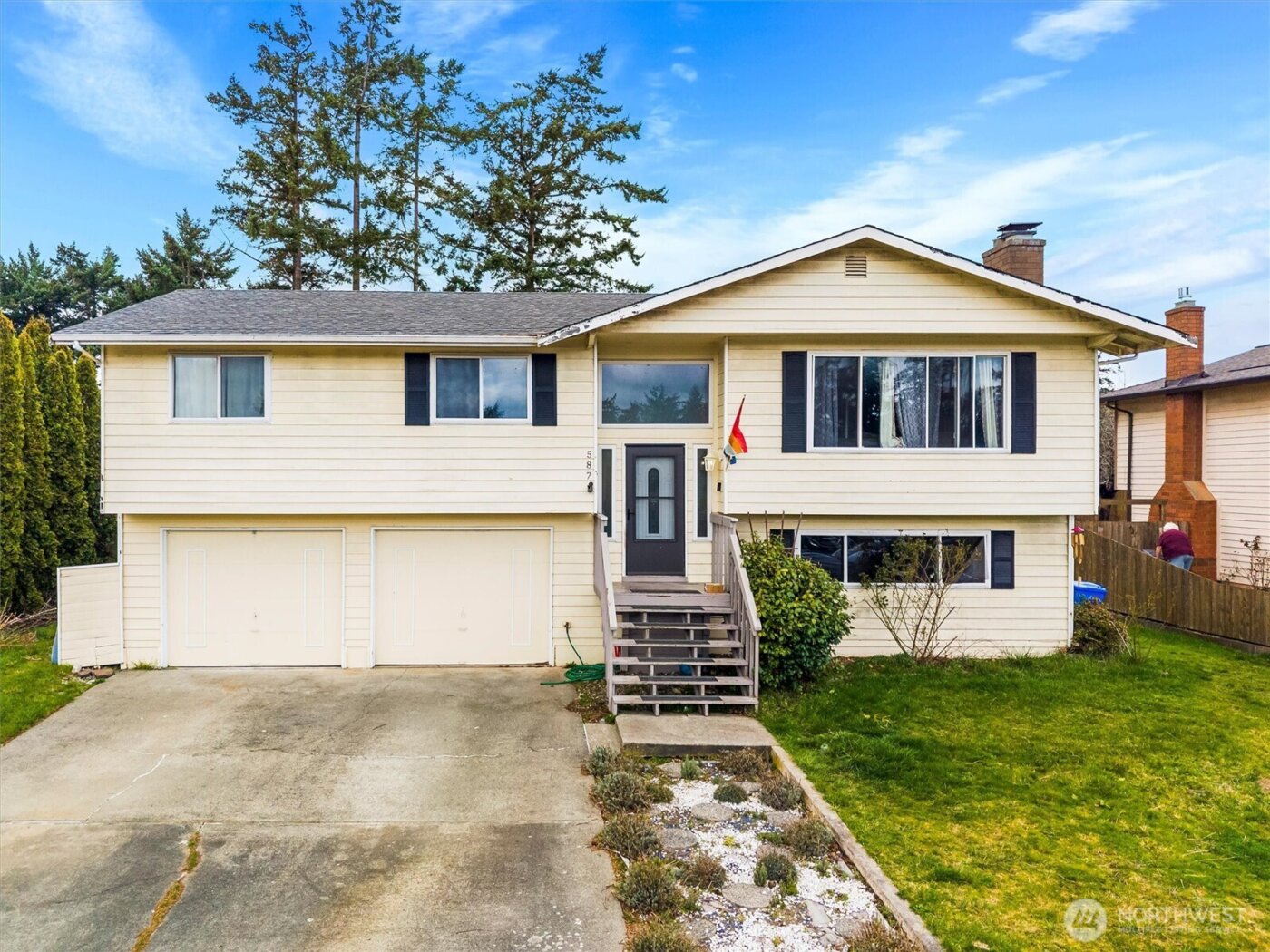 587 NW Fairhaven Drive , Oak Harbor, WA 98277