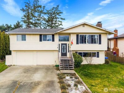 587 NW Fairhaven Drive , Oak Harbor, WA 98277