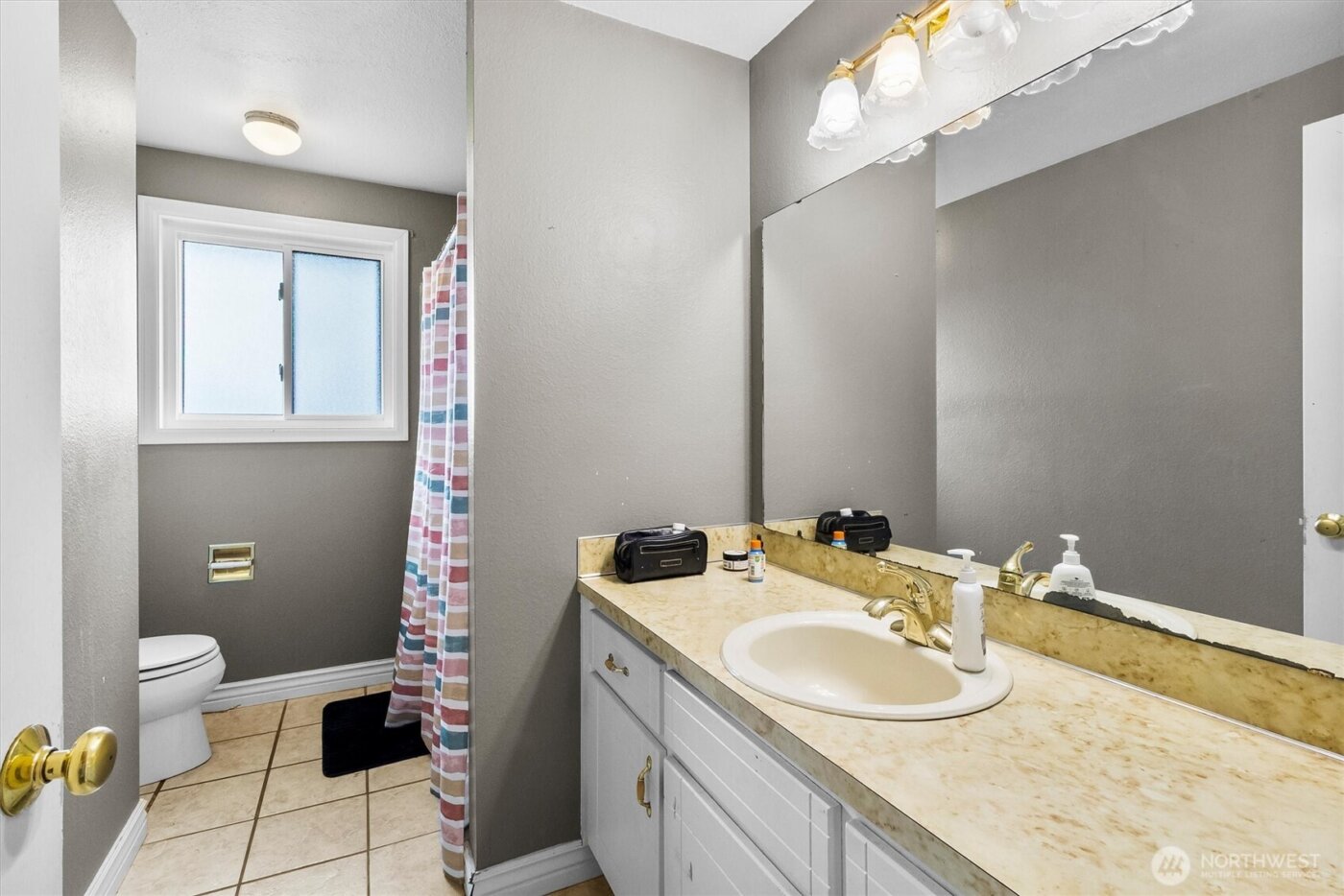 587 NW Fairhaven Drive , Oak Harbor, WA 98277