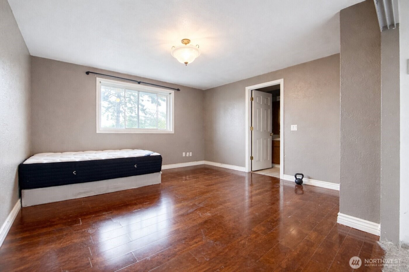 587 NW Fairhaven Drive , Oak Harbor, WA 98277