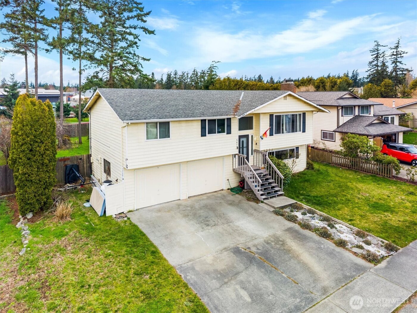 587 NW Fairhaven Drive , Oak Harbor, WA 98277