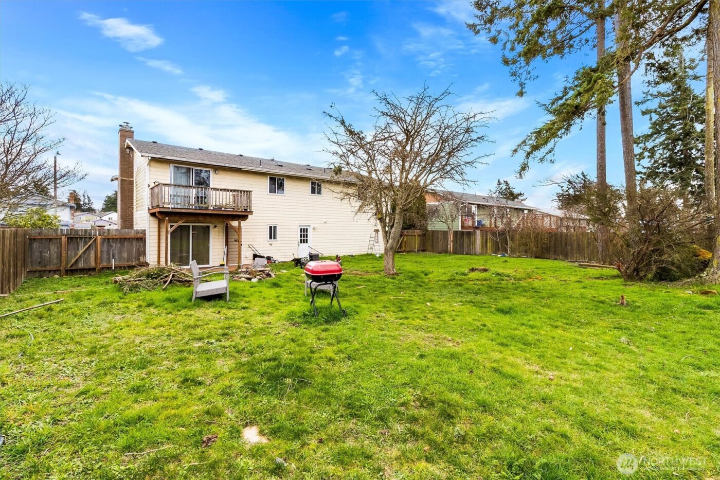 587 NW Fairhaven Drive , Oak Harbor, WA 98277