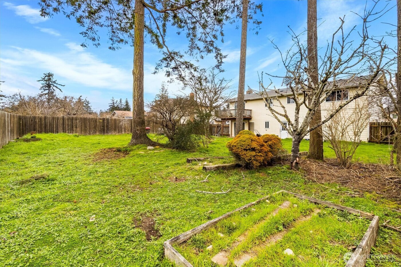 587 NW Fairhaven Drive , Oak Harbor, WA 98277