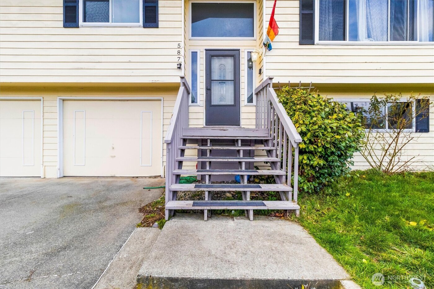 587 NW Fairhaven Drive , Oak Harbor, WA 98277