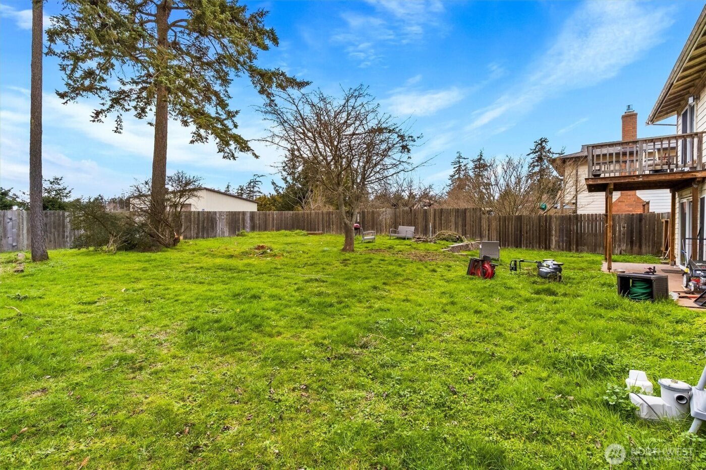 587 NW Fairhaven Drive , Oak Harbor, WA 98277