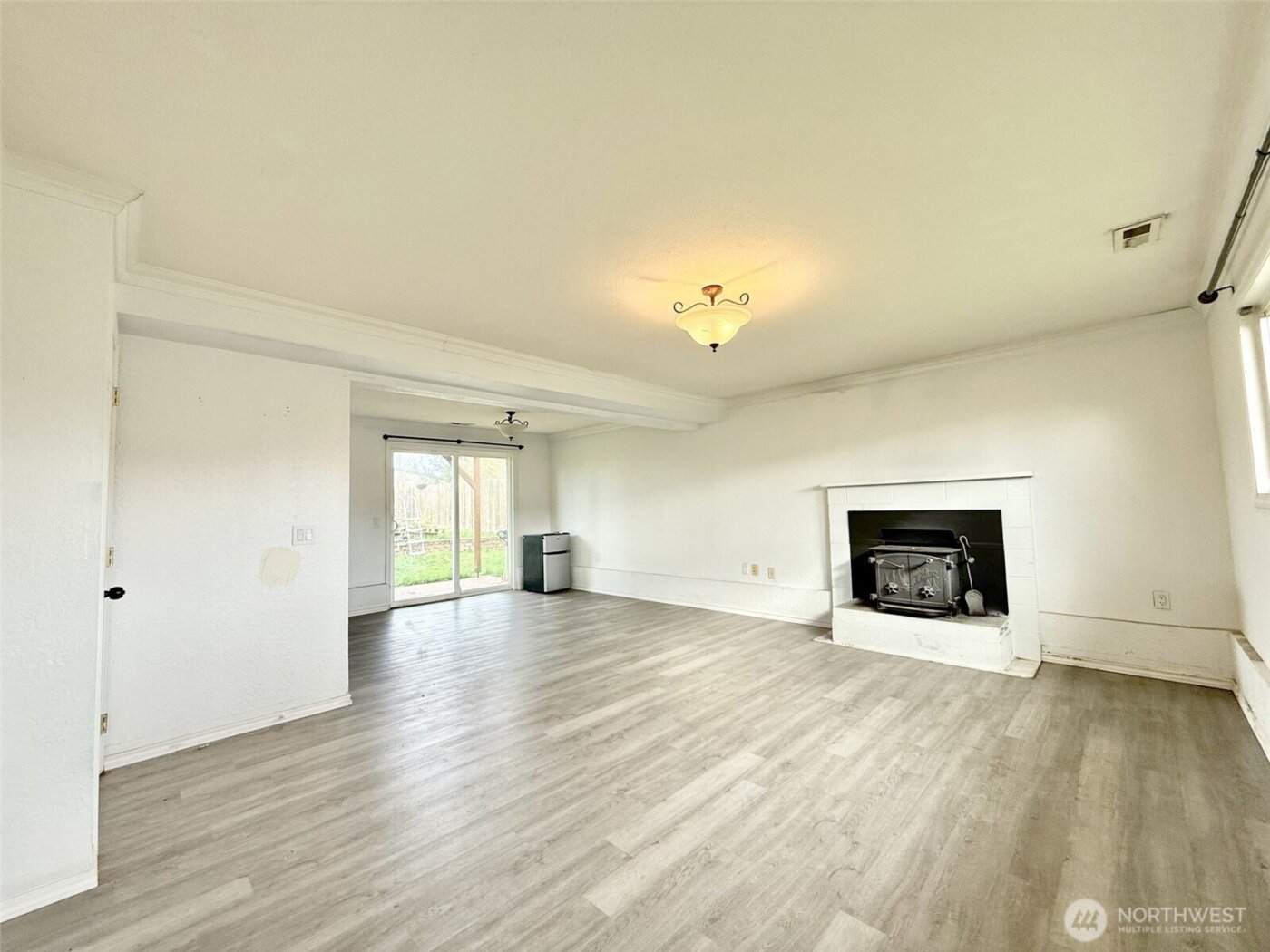 587 NW Fairhaven Drive , Oak Harbor, WA 98277