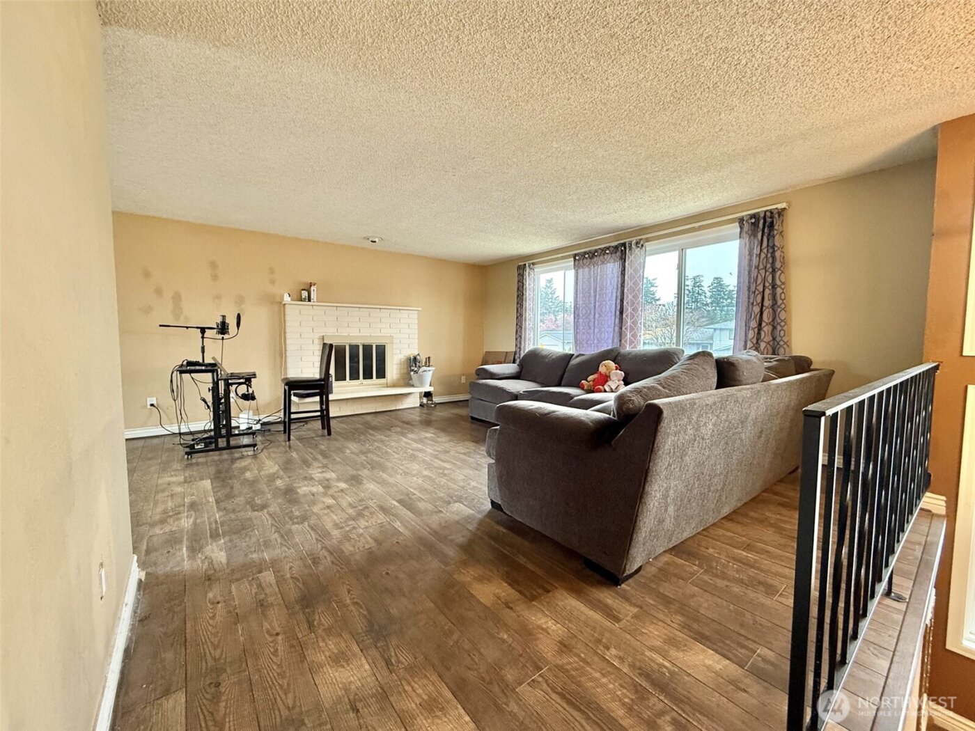 587 NW Fairhaven Drive , Oak Harbor, WA 98277