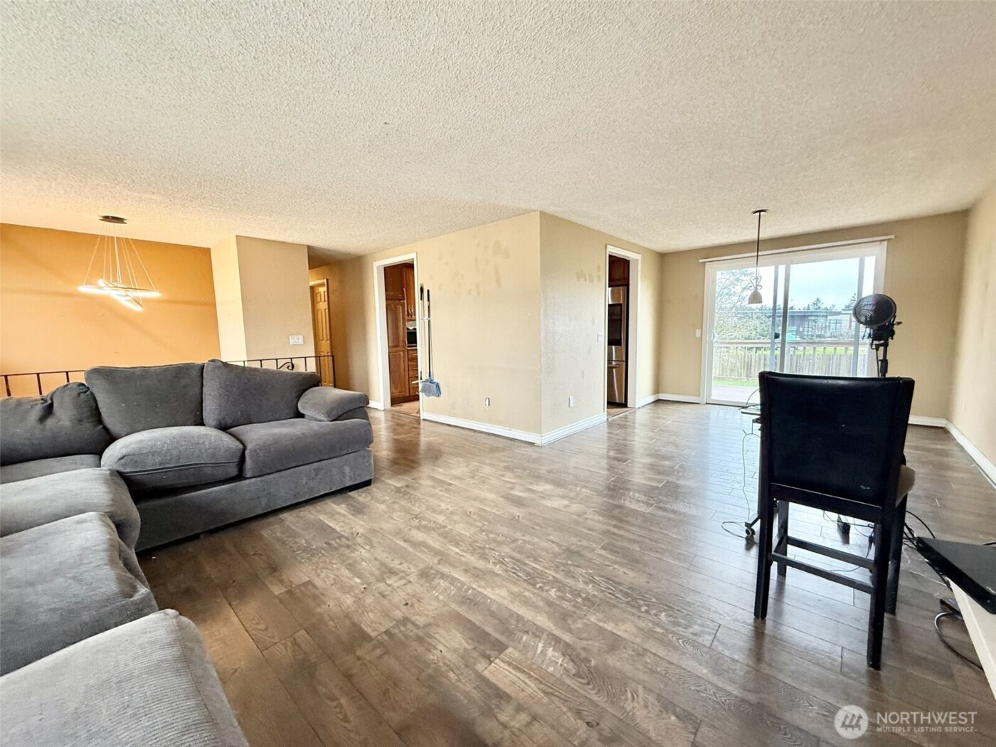 587 NW Fairhaven Drive , Oak Harbor, WA 98277